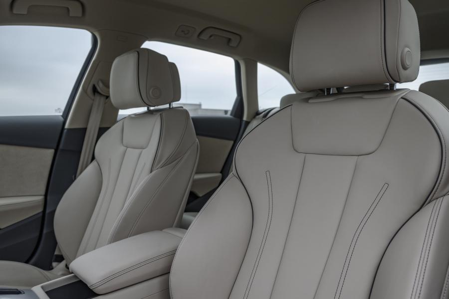 Интерьер Audi A4 Allroad 2.0 TDI Quattro (B9) 2016 года  (WW) (фото 17 из 20)
